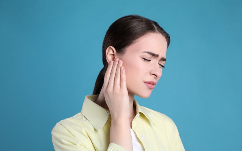 Bạn cần giữ gìn vệ sinh tai sạch sẽ hạn chế bị đau vành tai