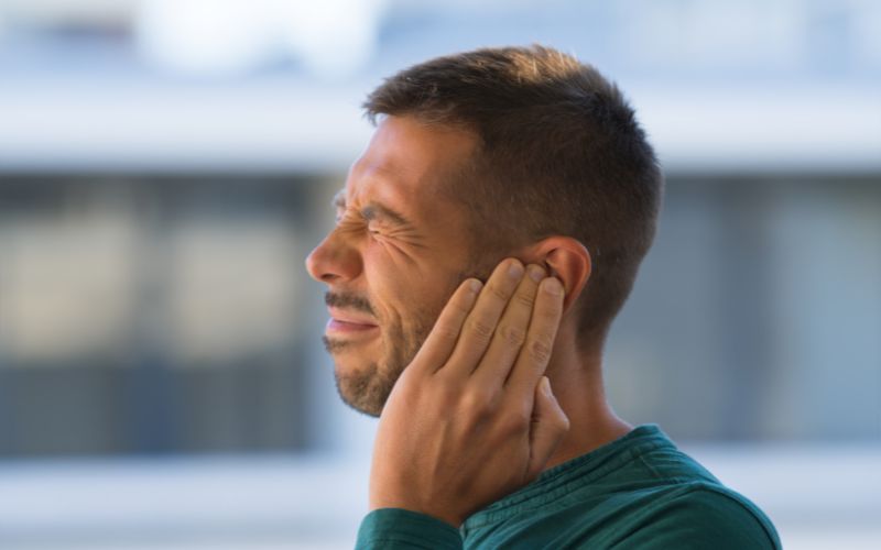 Viêm tai giữa là một bệnh nhiễm trùng xảy ra ở tai giữa, khu vực phía sau màng nhĩ